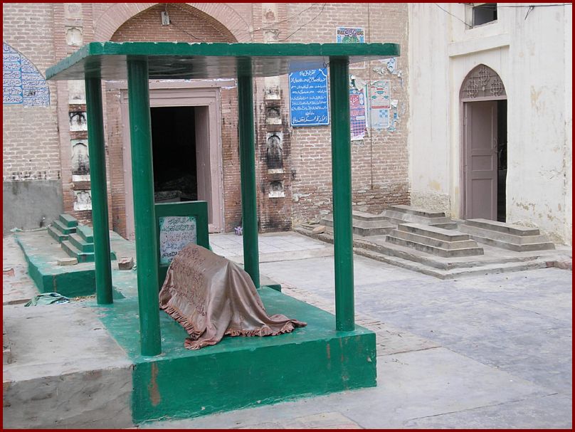Shrines of Hazrat Khawaja Muhammad Abdu-ur-Razzak Kherpoori R.A